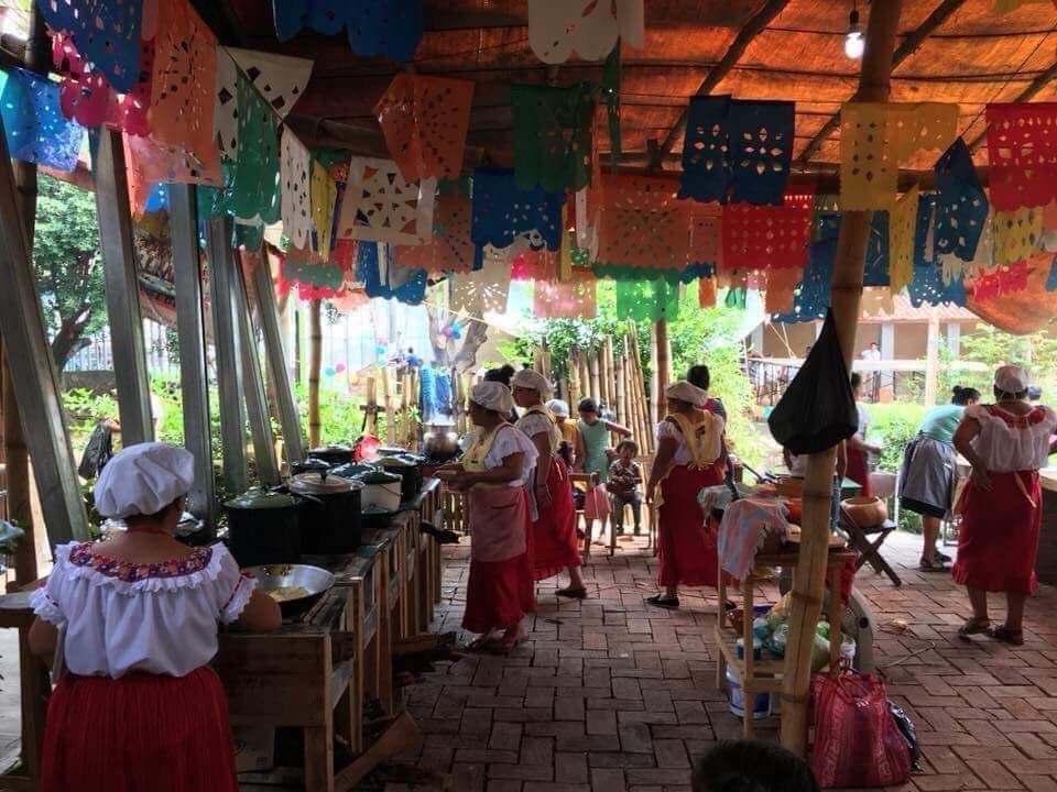 Cocineras tradicionales zoques temen perder su espacio de venta