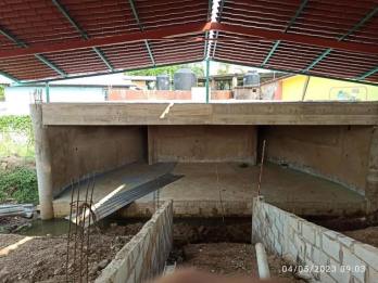 No les alcanzó; quedó a medias obra en escuela de Palenque