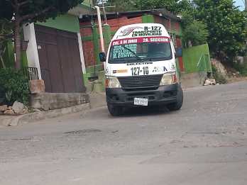Colectivos con placas particulares circulan en Tuxtla