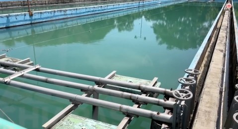 Lideresa ‘patito’ secuestra agua potable en Tapachula