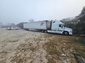 Recuperan tráiler robado y rescatan a chofer secuestrado