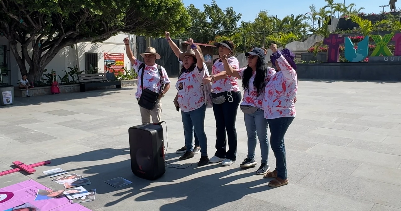 Marcha 25N: Familias víctimas de feminicidio exigen justicia.