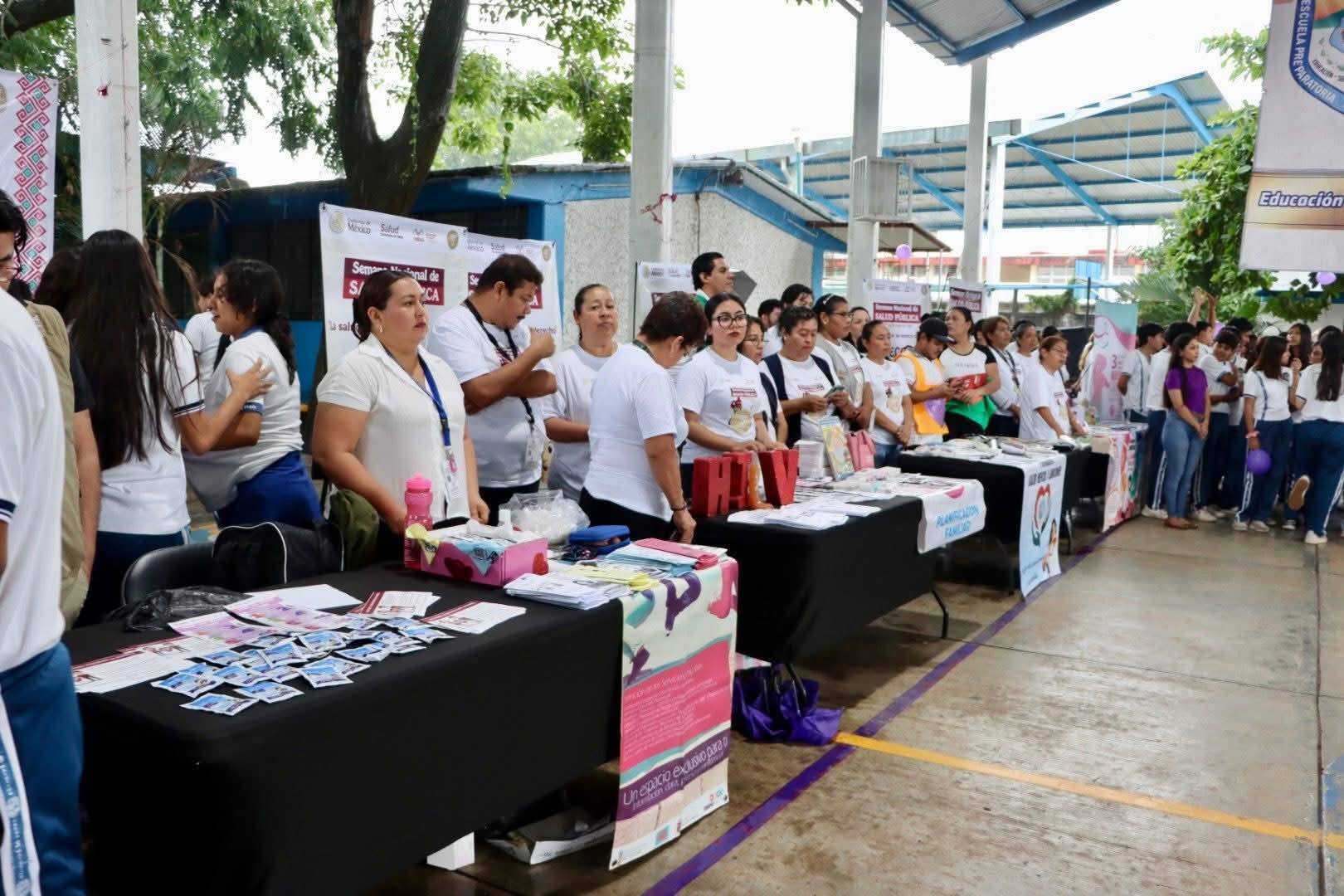 Con pláticas y apoyos de salud, atienden a jóvenes de la Preparatoria Número 3 de Tapachula